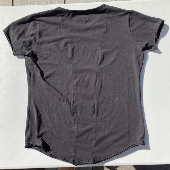 Alphalete Essential Scoop Short Sleeve in Black - Picture 2 of 3